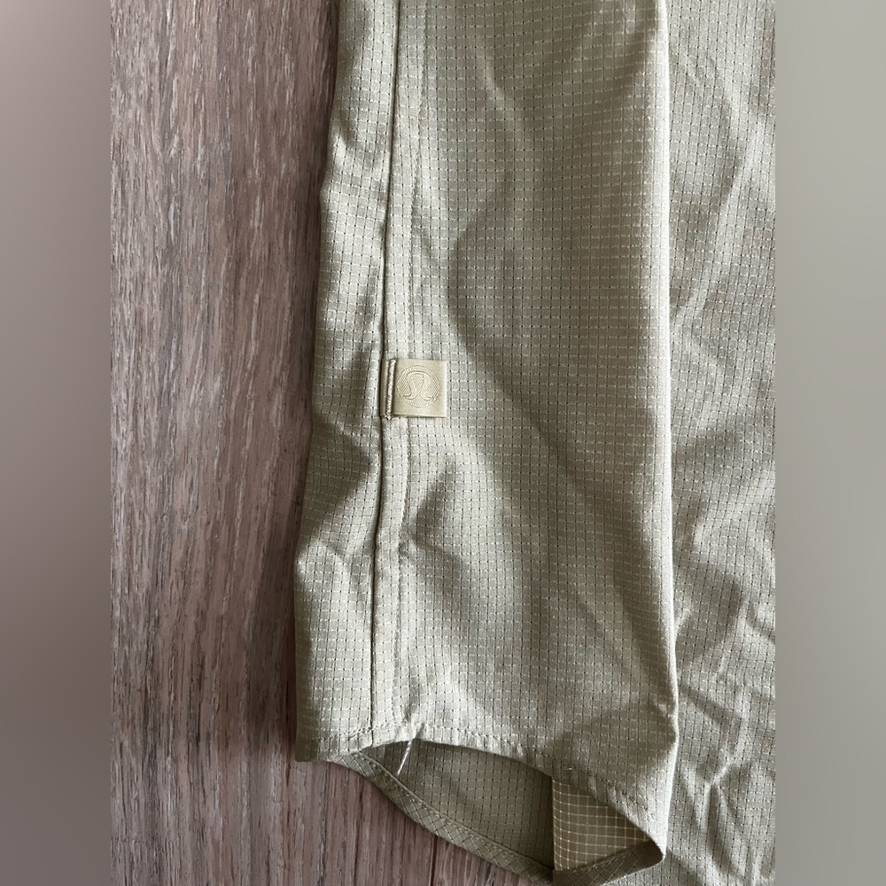 Lululemon Men’s Airing Easy Long Sleeve Shirt Heathered Dew Green - Medium - Picture 6 of 9